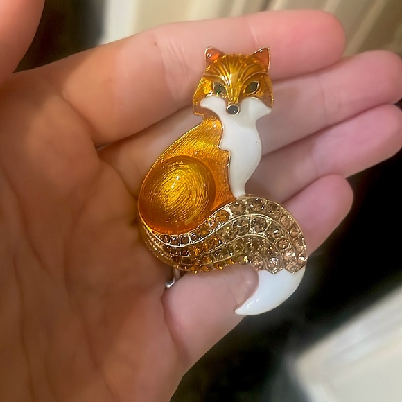 Jewelry - Beautiful Fox Brooch